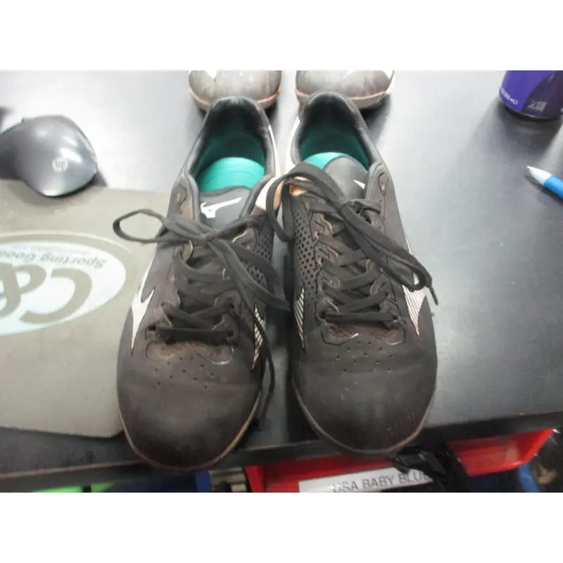 Used Mizuno Size 3.5 Cleats