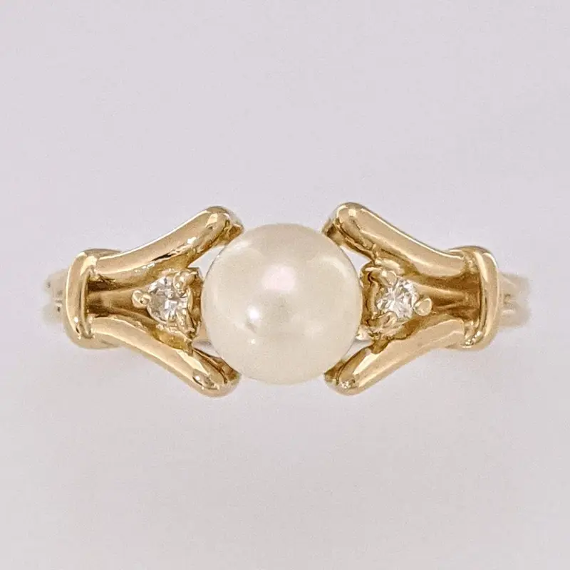 14K PEARL ROUND 5.5MM WITH (2) MELEE ESTATE RING 2.5 GRAMS