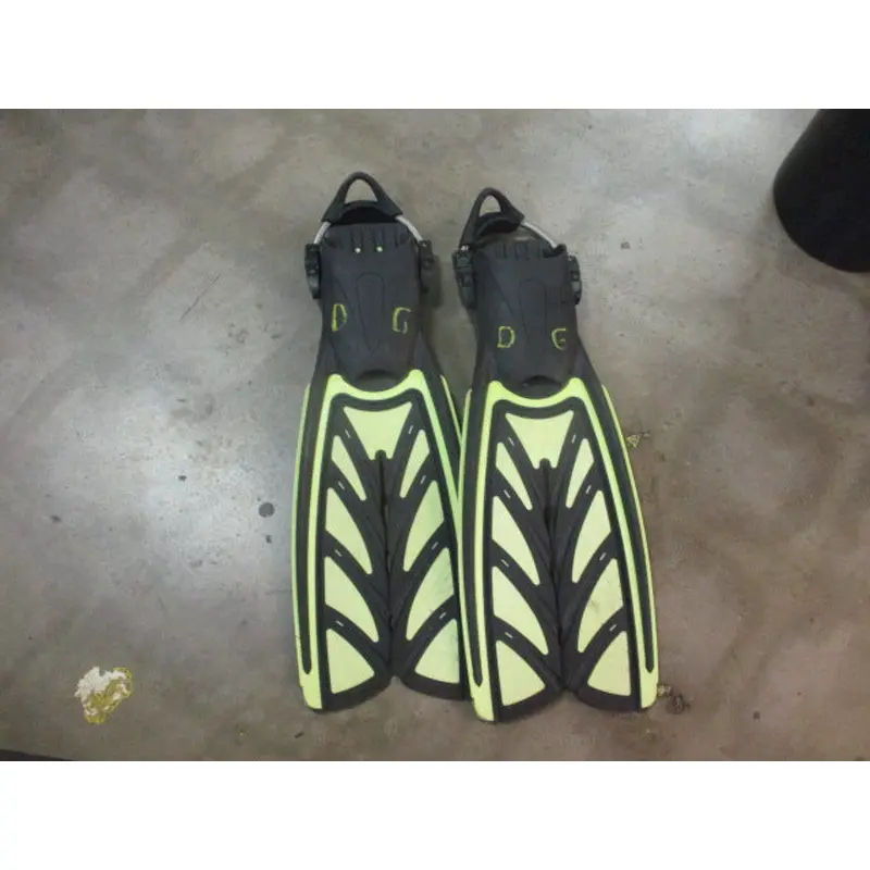 Used Oceanic V 16 Nature's Wing Split Fins Size M-L