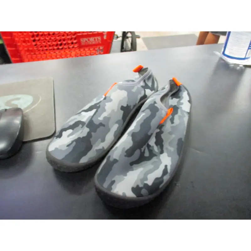 Used Cat & Jack Water Shoes Size 5