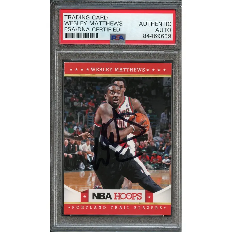 2012-13 NBA Hoops #126 Wesley Matthews Signed Card AUTO PSA Slabbed