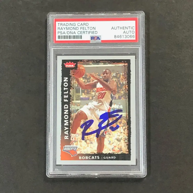 2008-09 Fleer #78 Raymond Felton Signed Card AUTO PSA/DNA Slabbed Bobcats