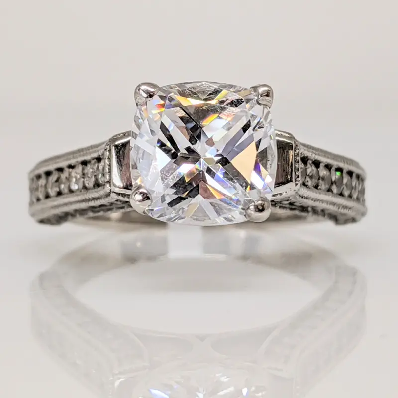 14KW CUBIC ZIRCONIA CUSHION CUT 8MM WITH CUBIC ZIRCONIA MELEE ESTATE RING 4.9 GRAMS