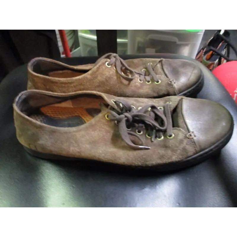 Used Born Leather Shoes Size 8.5