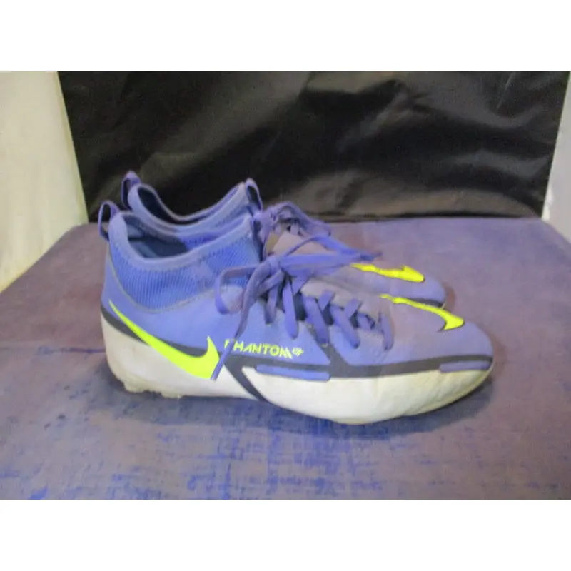 Used Nike Phantom Soccer Cleats Youth Size 2 - worn cleats