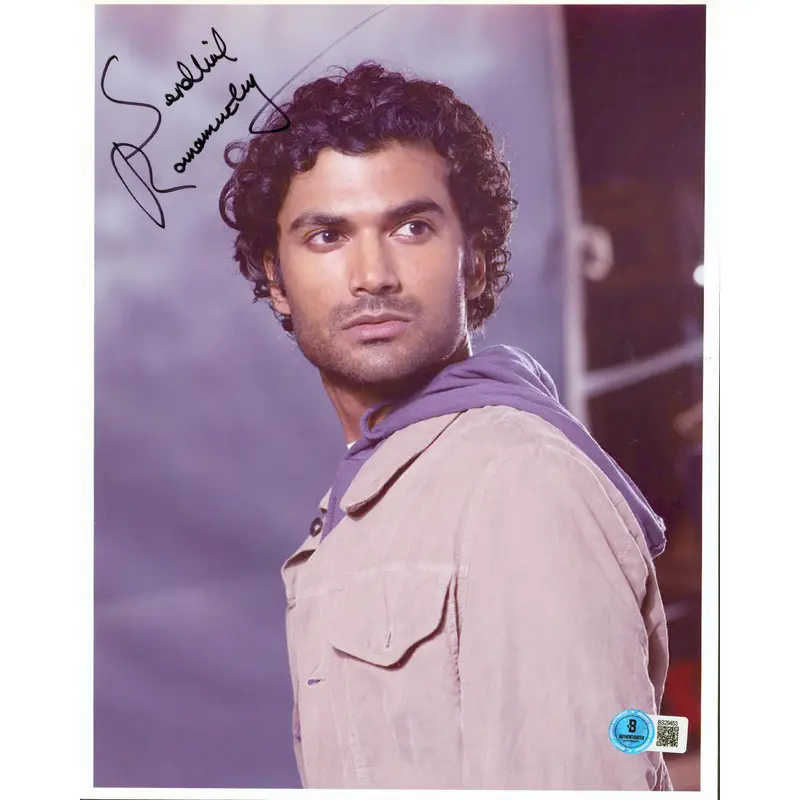 Sendhil Ramamurthy Heroes Authentic Signed 8.5x11 Vertical Photo BAS #BS29453