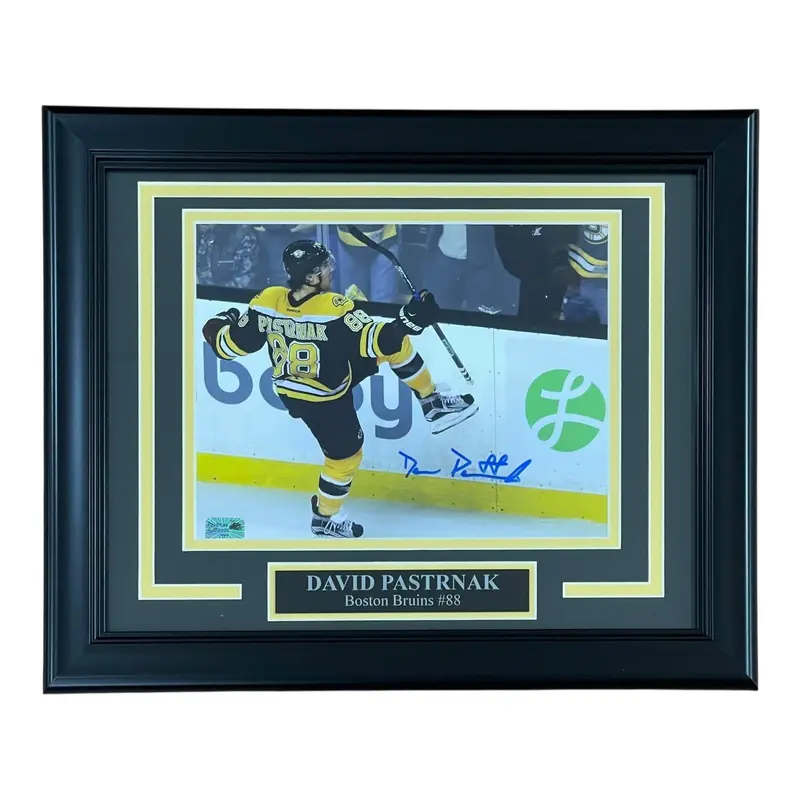 David Pastrnak Autographed Boston Bruins (Action) Deluxe Framed 8x10 Photo - YSMS