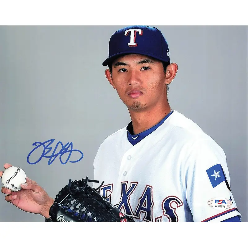 WEI-CHIEH HUANG signed 8x10 photo PSA/DNA Texas Rangers Autographed