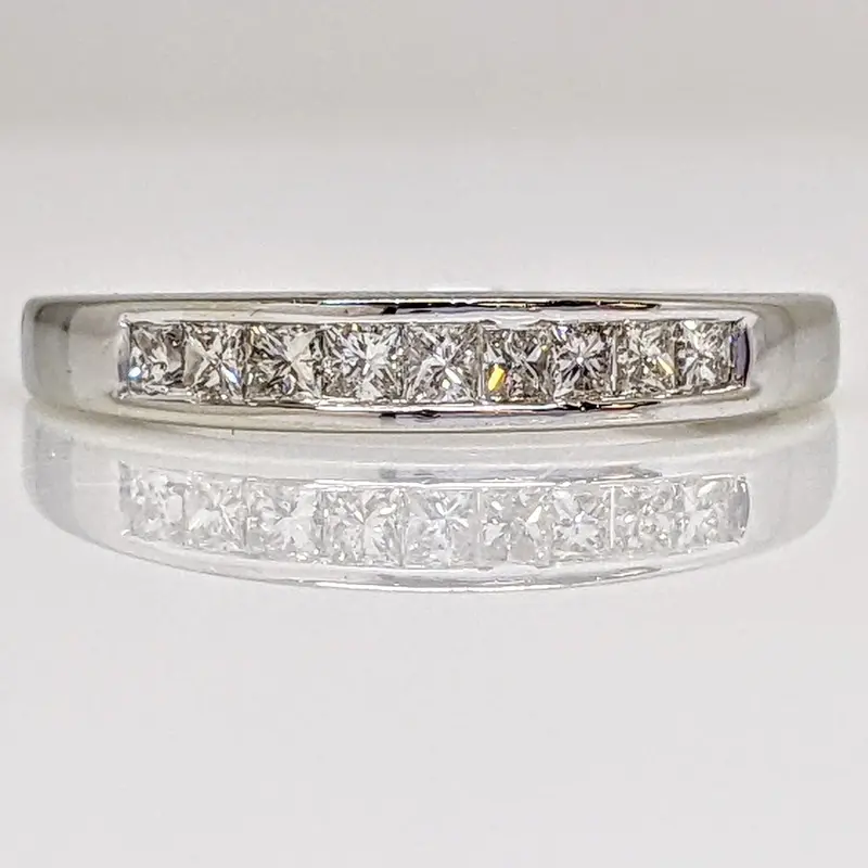 14K WHITE .27 CARAT TOTAL WEIGHT SI1 I DIAMOND PRINCESS CUT (9) ESTATE BAND 1.6 GRAMS