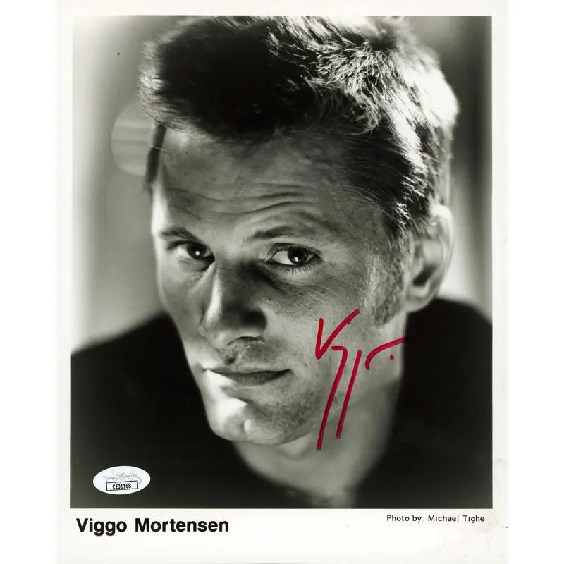 Viggo Mortensen The Lord of the Rings Authentic Signed 8x10 Photo JSA #CE01168
