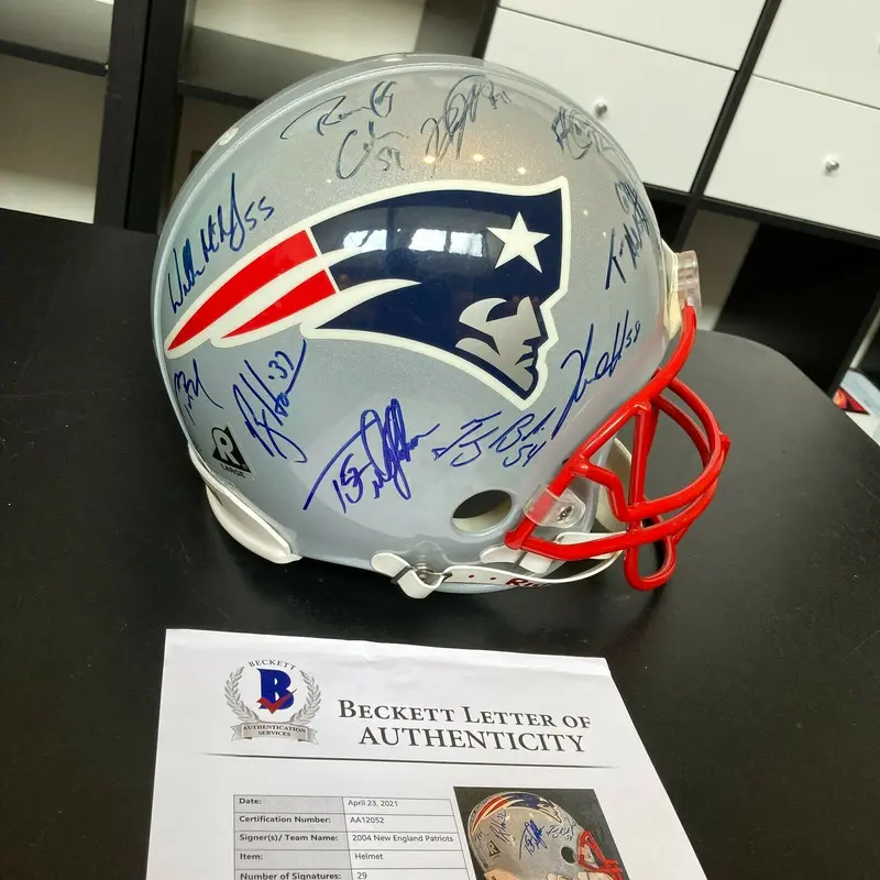 2004 New England Patriots Super Bowl Champs Team Signed Helmet Tom Brady Beckett
