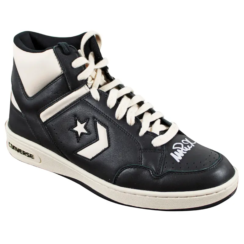 Lakers Magic Johnson Signed Right Black & White Converse Weapon Shoe  BAS Wit 1