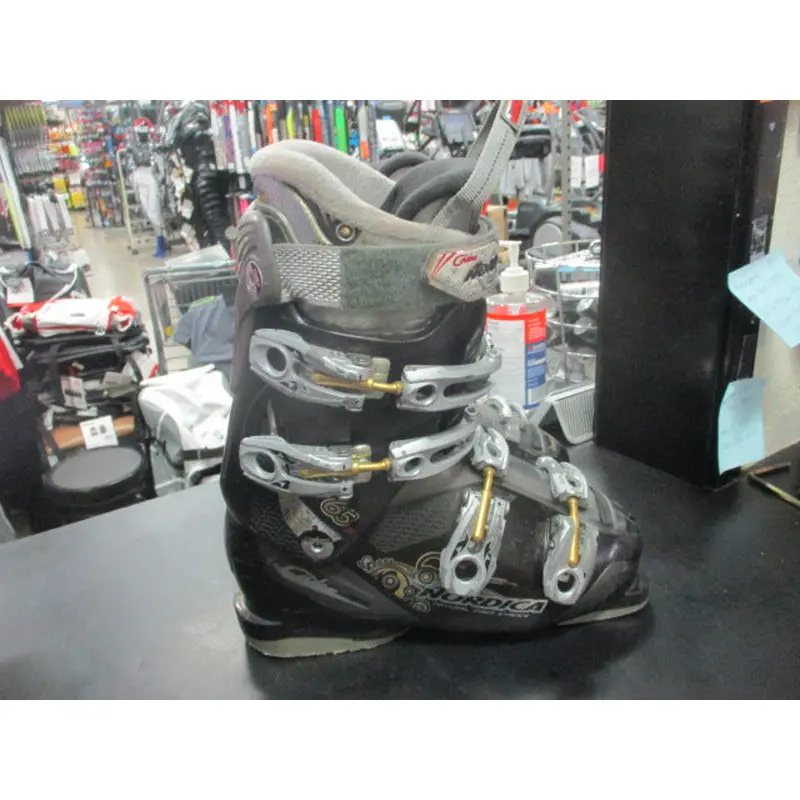 Used Nordica Cruise Ski Boots Size 24-24.5