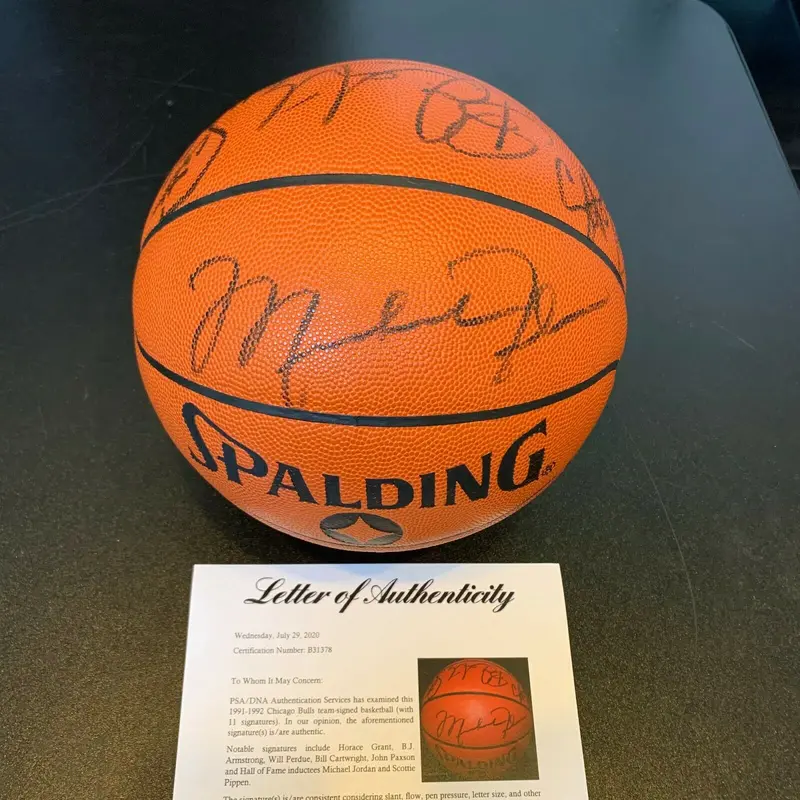 Michael Jordan 1991-92 Chicago Bulls NBA Champs Team Signed Basketball PSA DNA