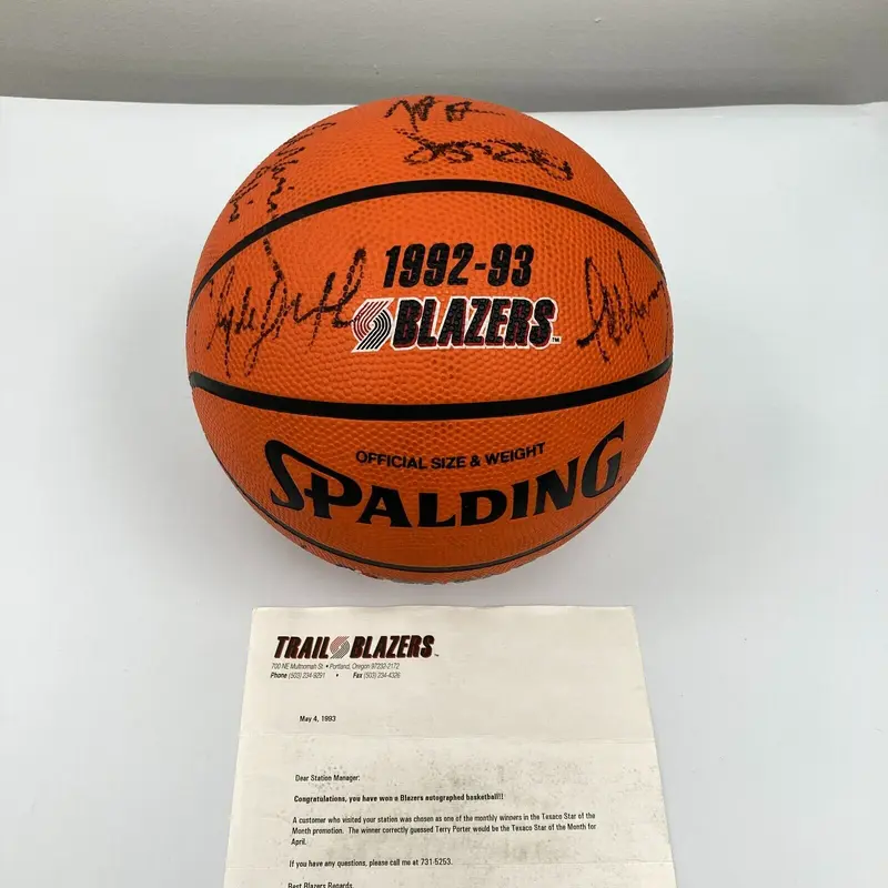 1992-93 Portland Trail Blazers Team Signed Basketball Clyde Drexler Team COA