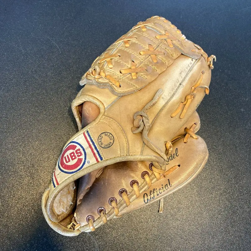 Vintage 1960's Rawlings Chicago Cubs Major League Baseball Glove Mitt