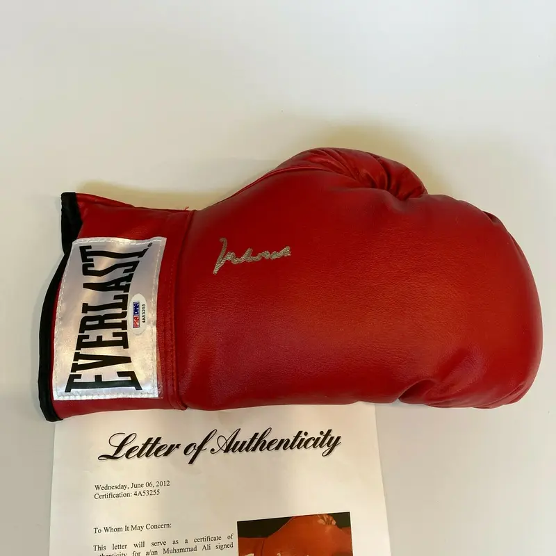 Beautiful Muhammad Ali Signed Boxing Glove Mint Signature PSA DNA COA