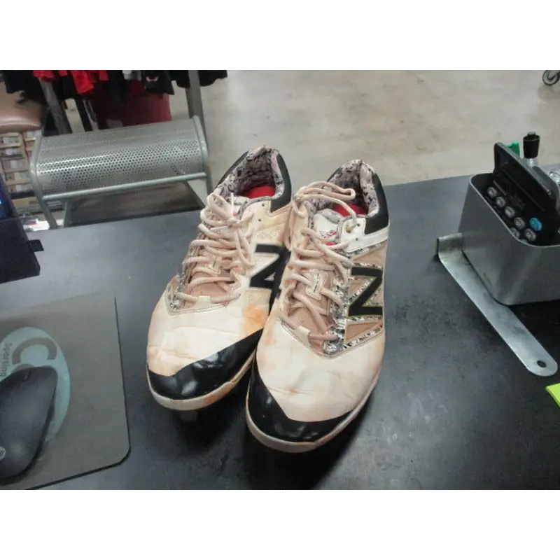 Used New Balance Metal Baseball Cleats Size 16