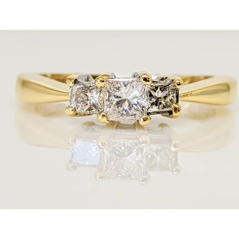 14K .50 CARAT TOTAL WEIGHT I1 H DIAMOND PRINCESS CUT (3) TRINITY ESTATE RING 3.0 GRAMS