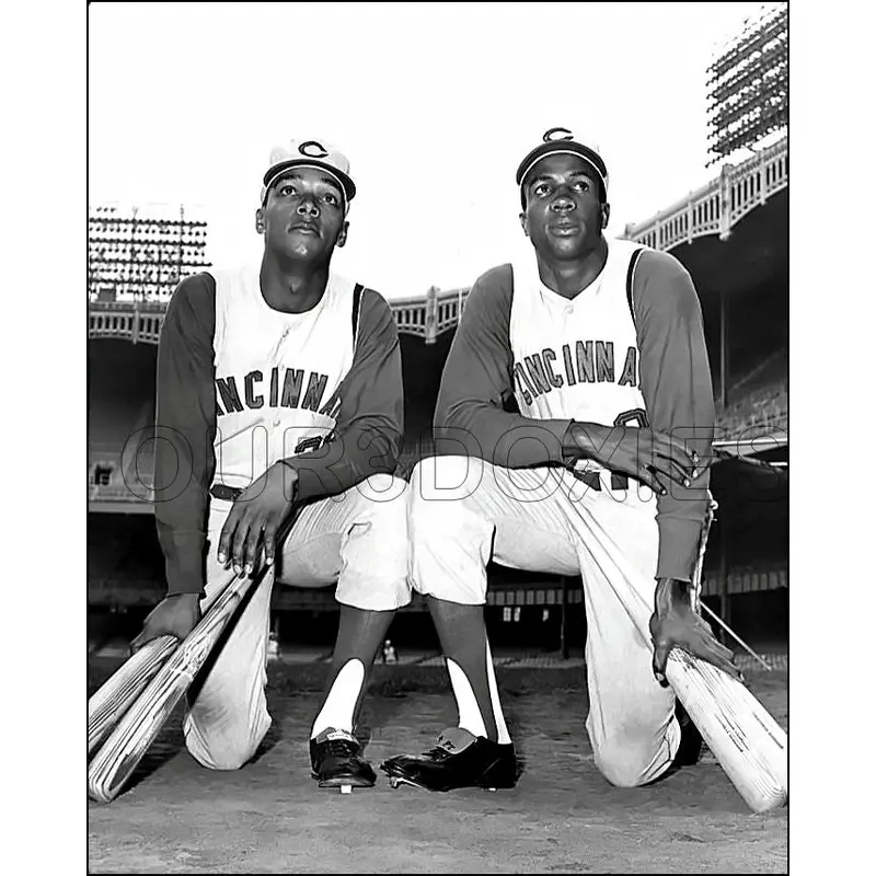 Frank Robinson Vada Pinson 8X10 Photo - 1961 Cincinnati Reds - 11978