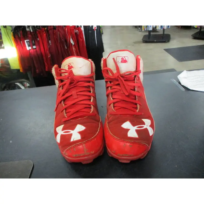 Used Under Armour Leadoff Mid Size Youth 4.5 Cleats